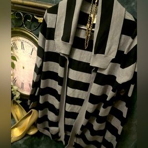🌟🌟2/$30🌟🌟✨👚TAG STRIPED KNIT CARDIGAN👚✨